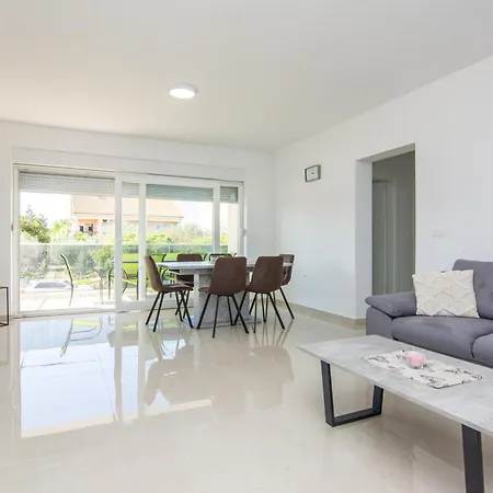 Appartement With Parking Space - 24331 Vir