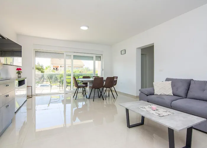 Appartement With Parking Space - 24331 Vir