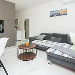Appartamento With Parking Space - 24331 Vir