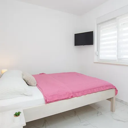 With Parking Space - 24331 Appartamento Vir