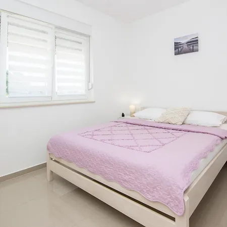 With Parking Space - 24331 Appartamento Vir